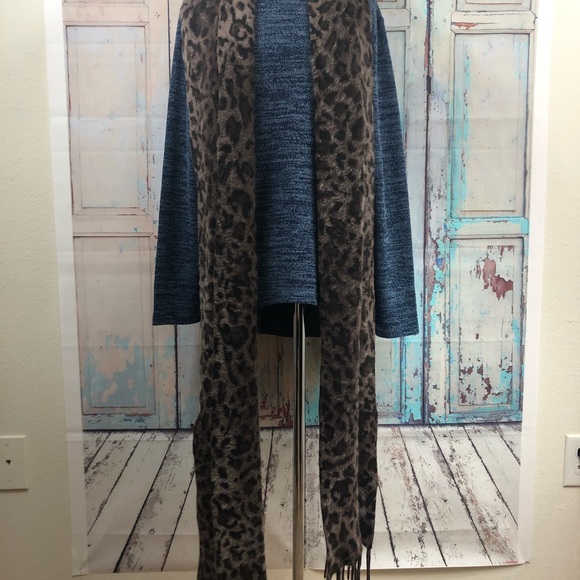 ➝ 2/$12 - Suzanne Bettley Scarf - Picture 4 of 6